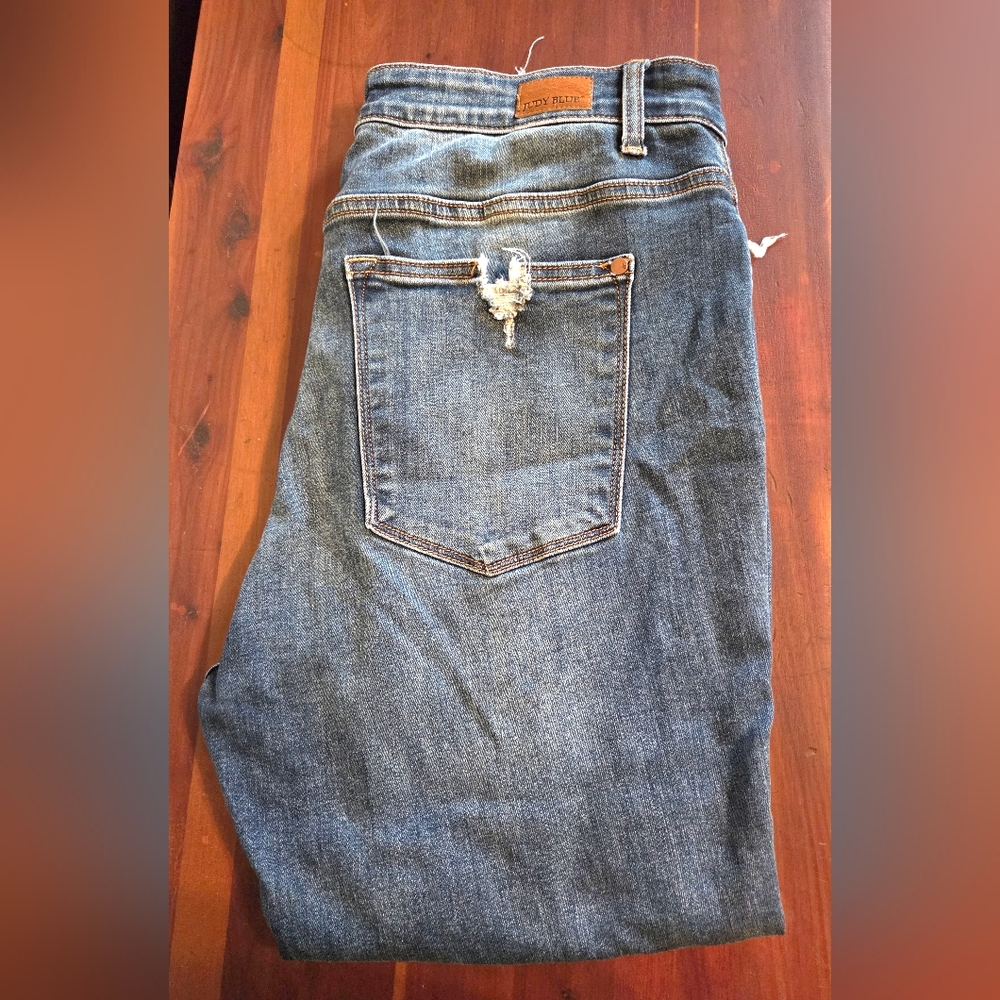 Judy Blue Distressed Classic Medium-Wash Jeans